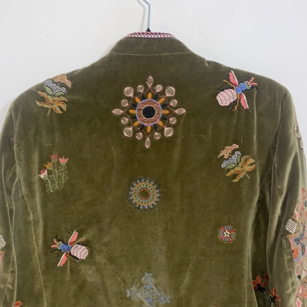 Zara Woman Velvet Embroidered Beetles Flowers Blazer in Johnny Was style - Picture 9 of 12